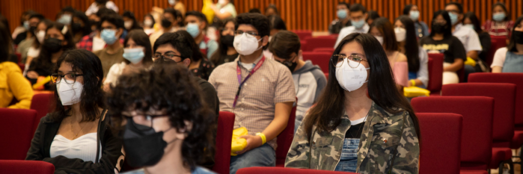 estudiantes-heredianos-auditorio